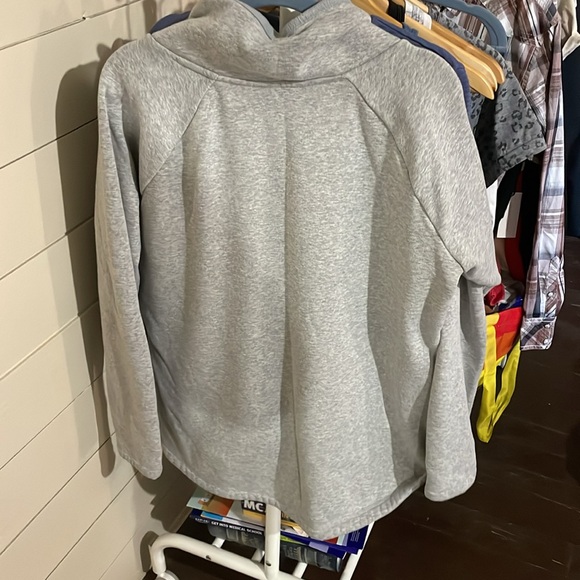 Cozy Karma crossover sweatshirt - Picture 6 of 7